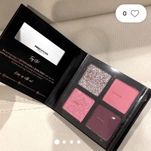 Eyeshadow palette + free sample